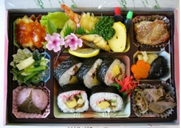 お花見弁当 承ります ハッピーケアフード 愛媛県松山市の お食事配達なら さくら膳 にお任せ下さい